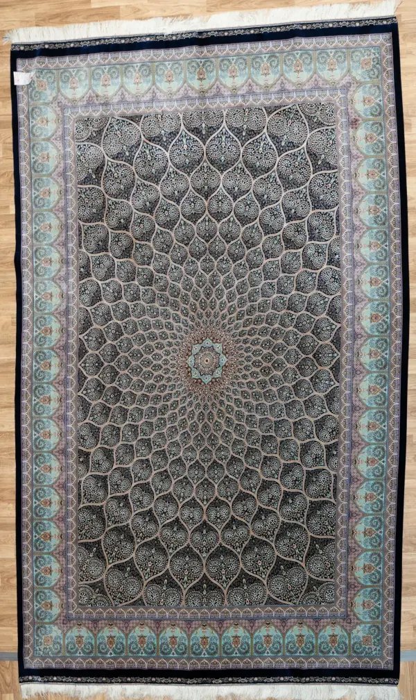 Qum Design Wool Rug 6.8 x 11.0