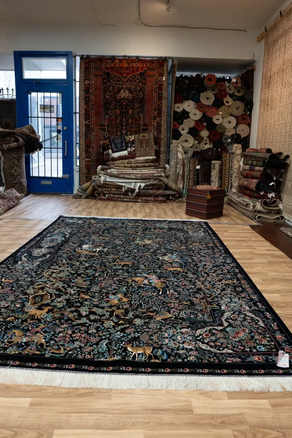 Qum Design Wool Rug 6.9 x 9.0' View 1