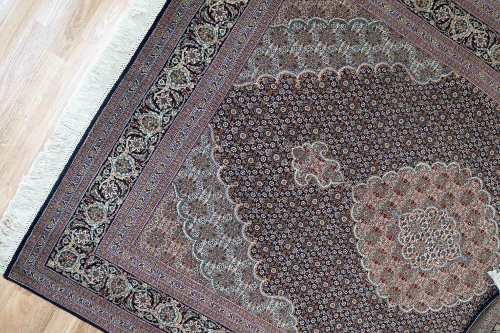 Tabriz Wool Silk Rug 5'x7' View 3