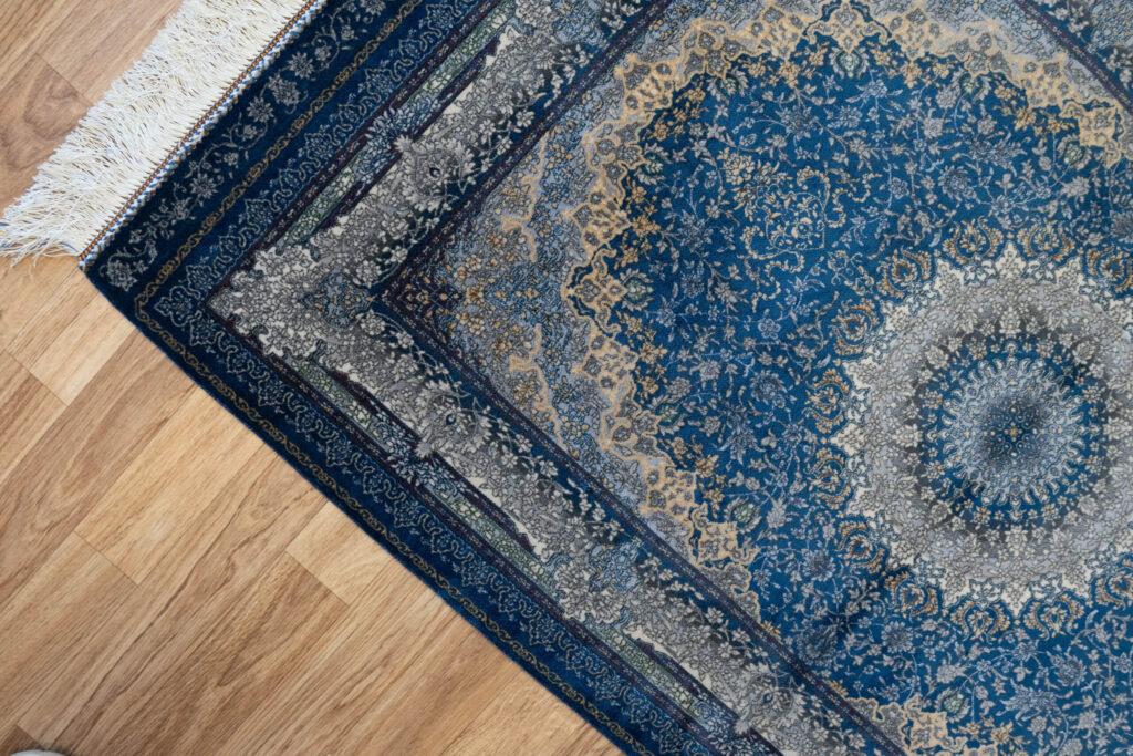 Qum Design Silk Rug 2.7'x4' View 3