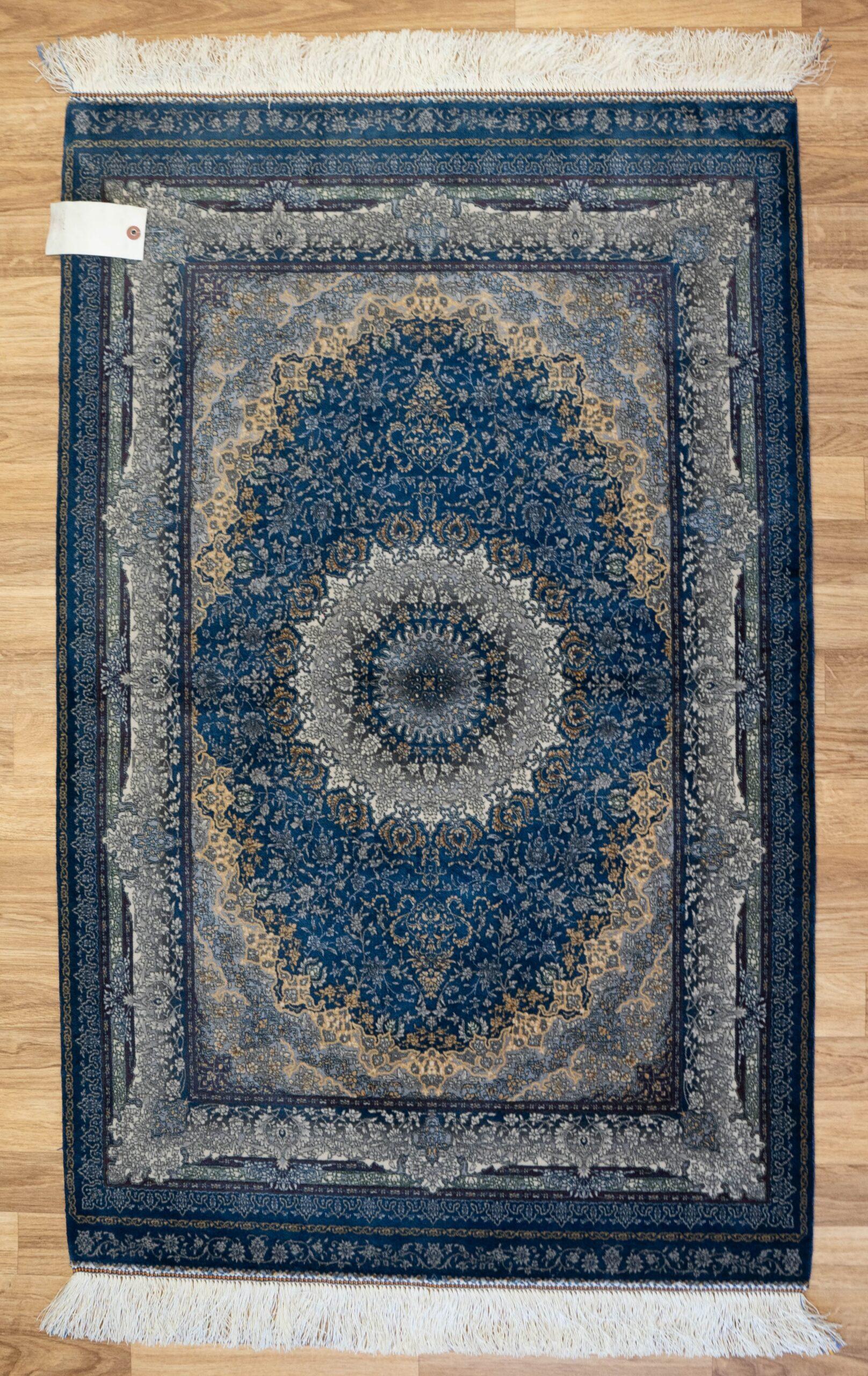 Qum Design Silk Rug 2.7'x4' View 1