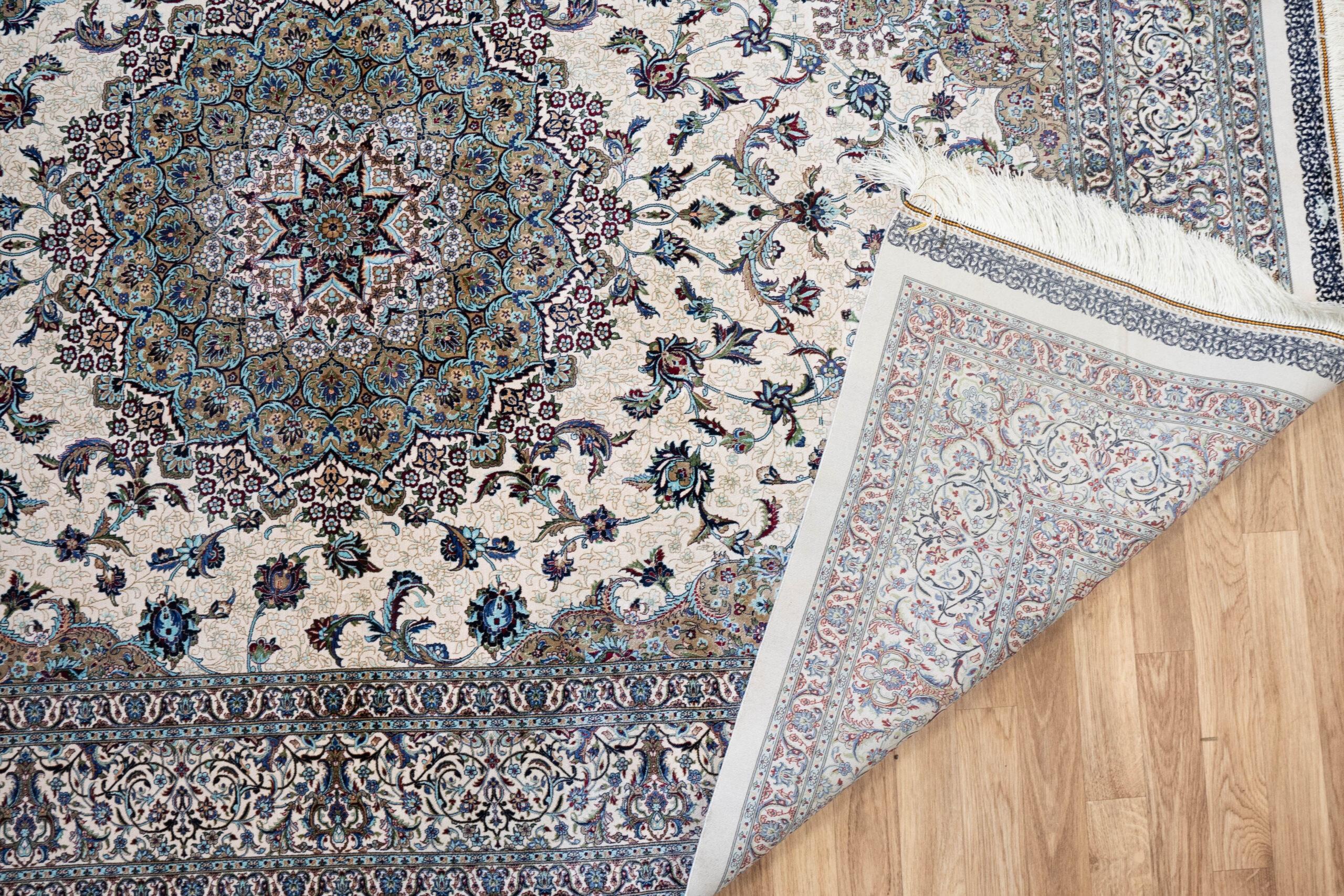 Qum Design Silk Rug 5'x7' View 5