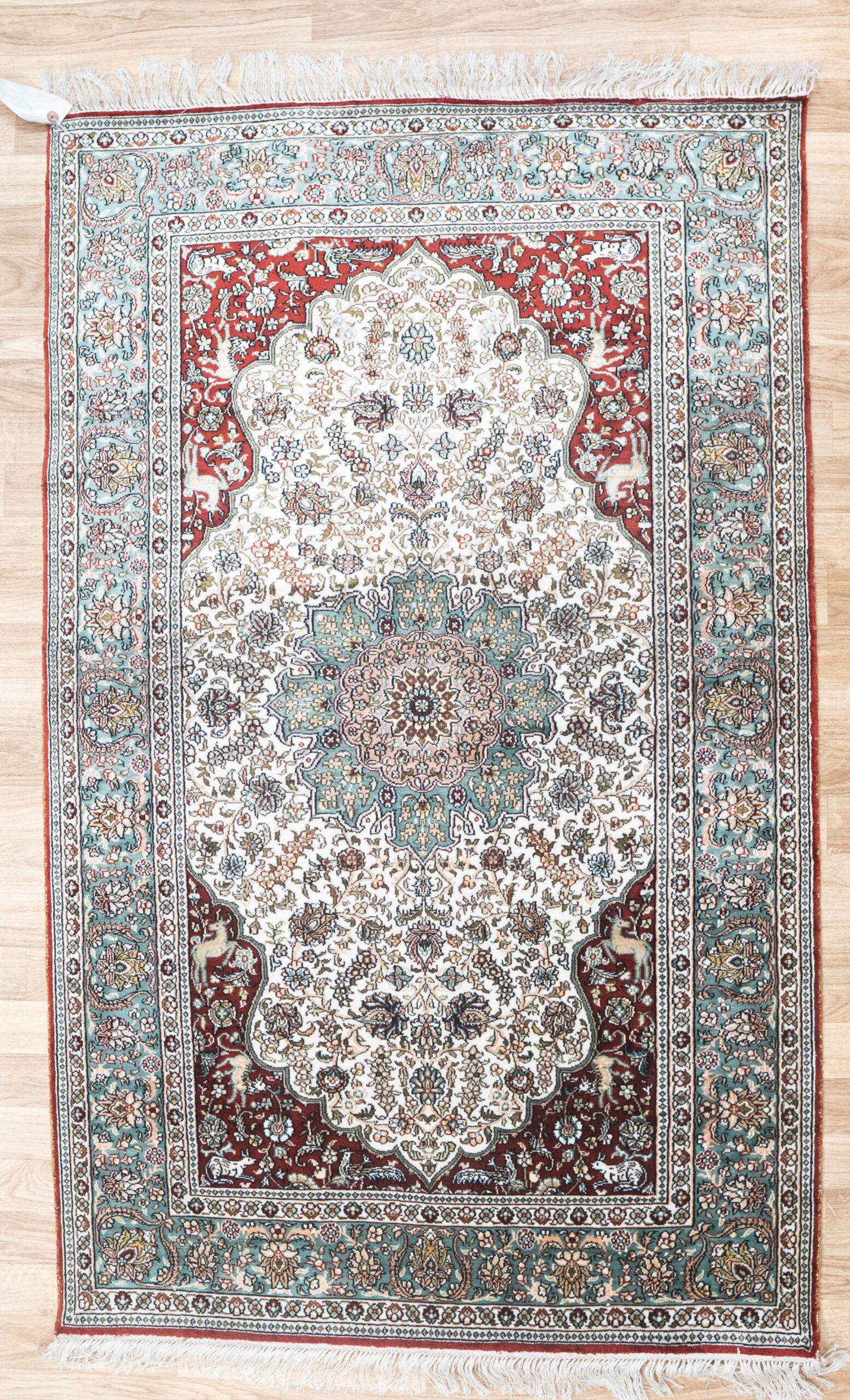 Qum Design rug 3'x5'