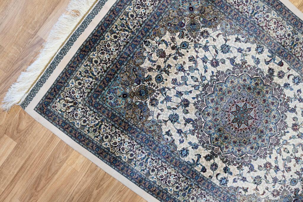Qum Design Silk Rug 3'x5' View 3