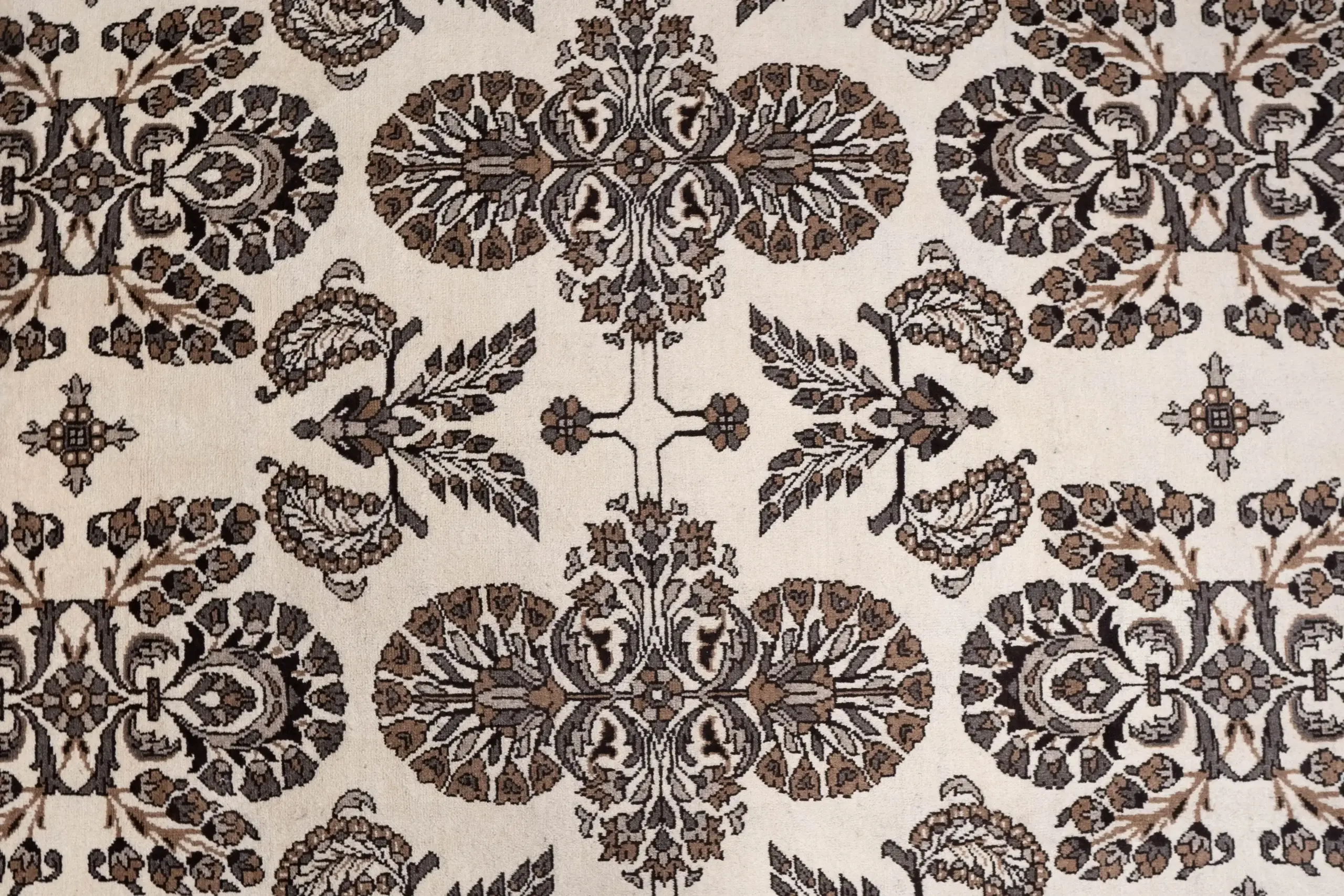 Ferdus Wool Rug 6.8 x 9.8' View 1