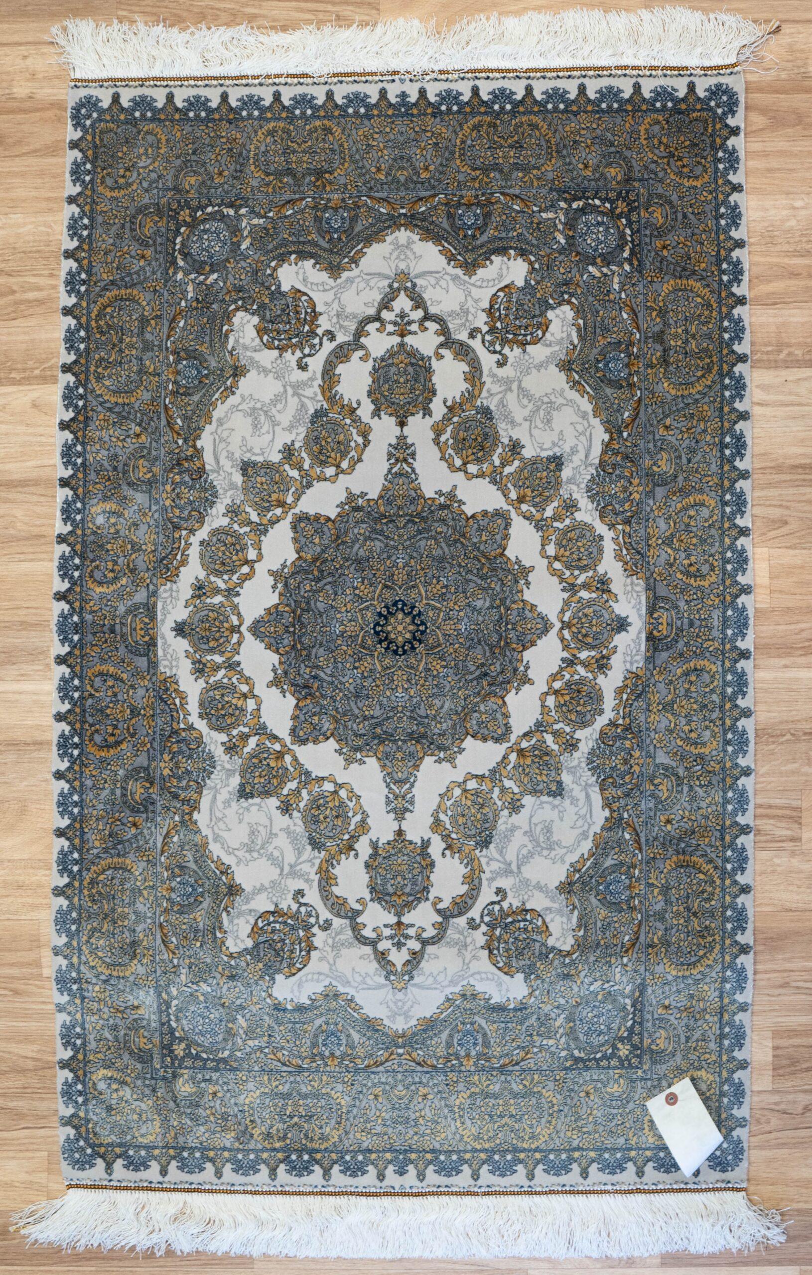 Qum Design Silk Rug 2.7'x4'