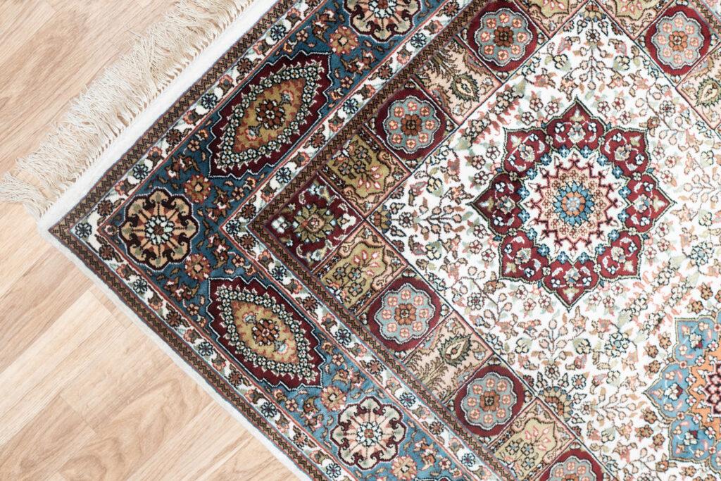 Qum design Silk Rug 3'x5' View 3