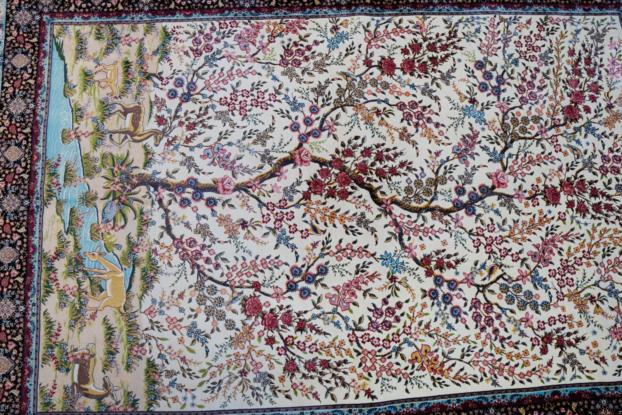 Qum Design Silk Rug 4'x6' View 5