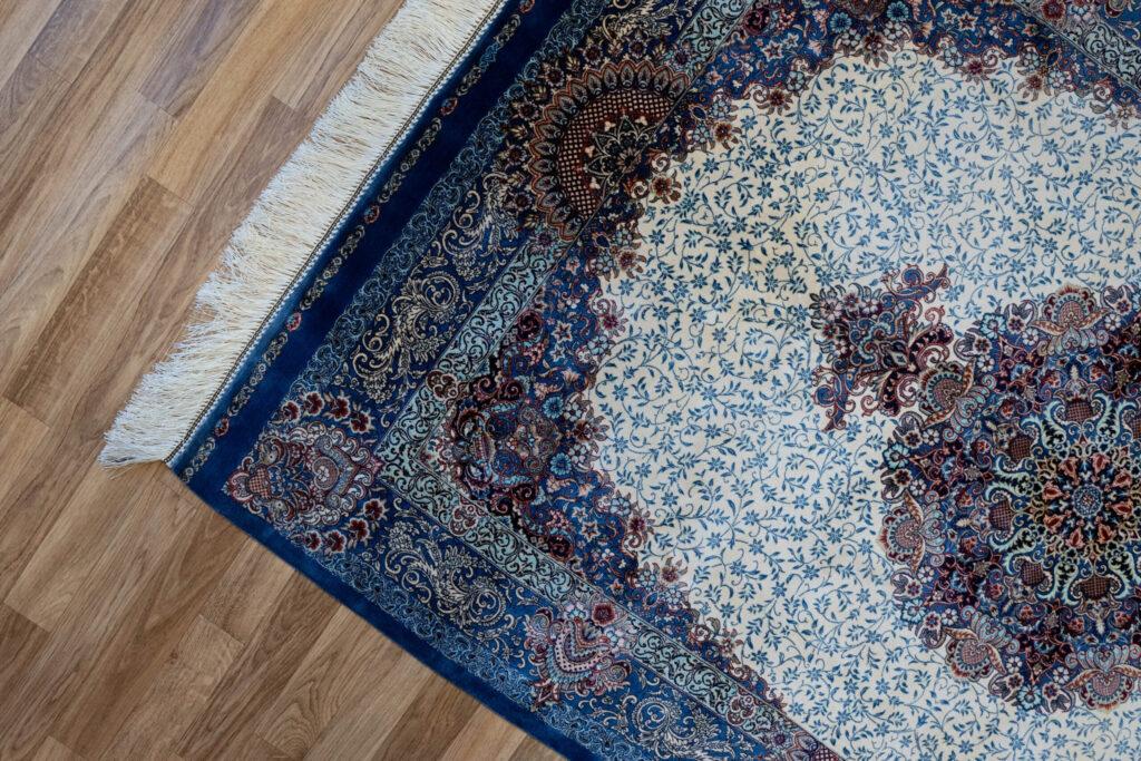 Qum Design Silk Rug 4'x6' View 3