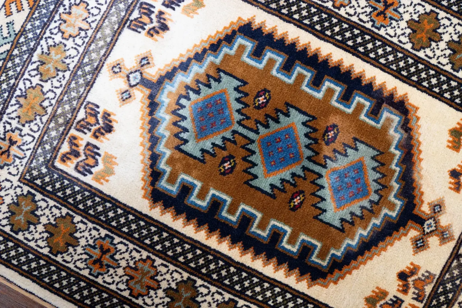 Turkmen Rug 2.2’x2.11′ View 3