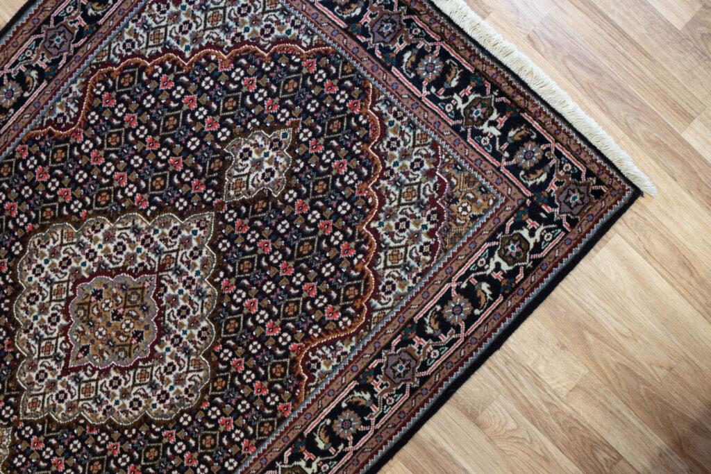 Tabriz Wool Silk Rug 3.2'x5.1' View 3