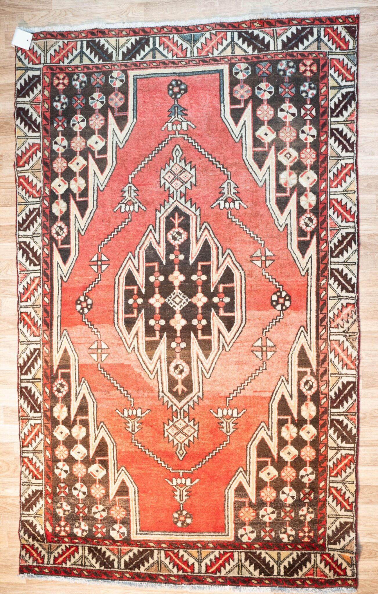 Hamadan Wool Rug 4.8'x6.7' View 1