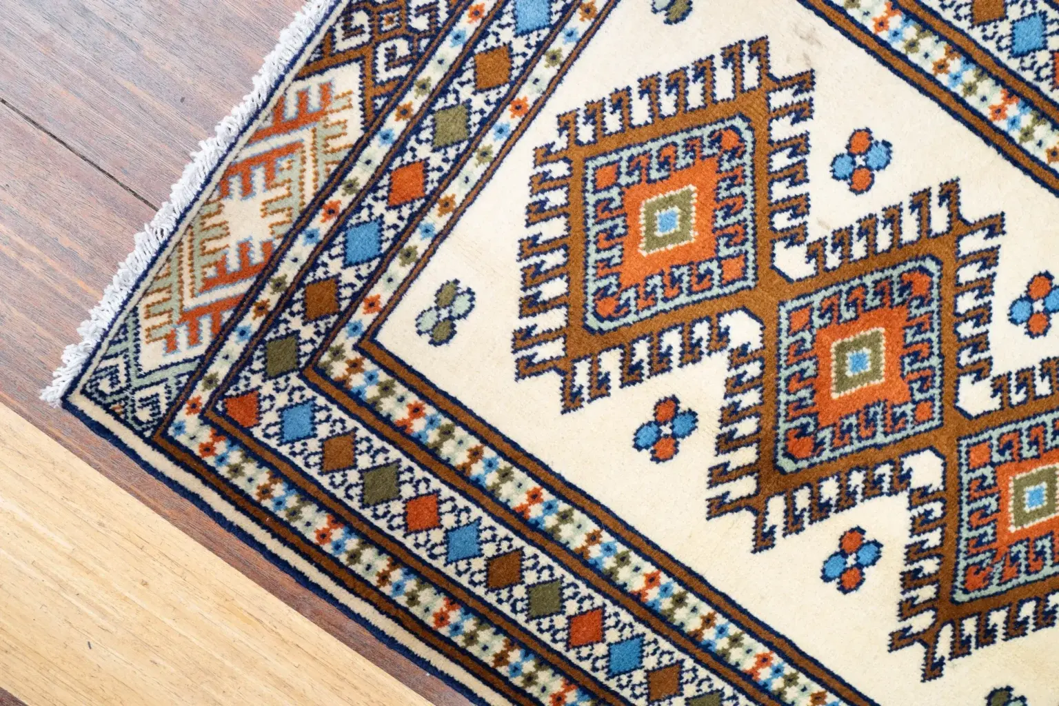 Turkmen Rug 2.1’x2.11′ View 2