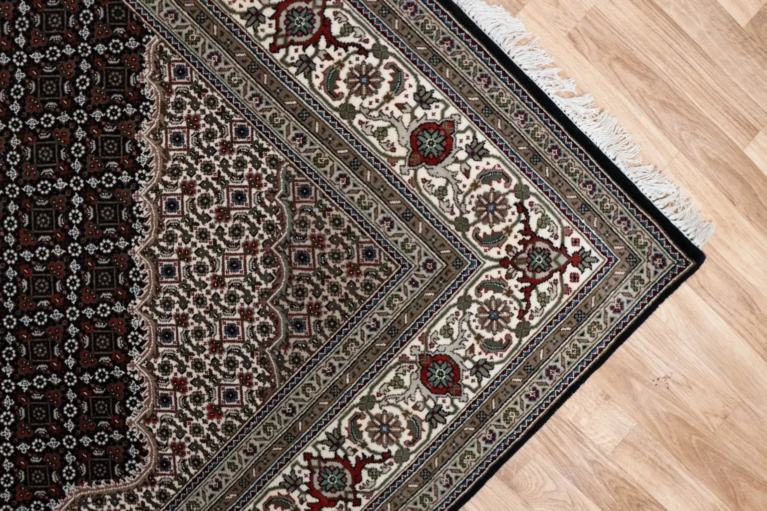 Tabriz  Wool Rug 5.5 x 9.6' View 2